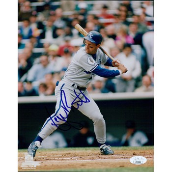 George Brett Kansas City Royals Signed 8x10 Glossy Photo JSA Authenticated