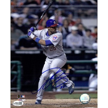 Derrek Lee Chicago Cubs Signed 8x10 Glossy Photo JSA Authenticated Derrek Lee Chicago Cubs Signed 8x10 Glossy Photo JSA Authenticated