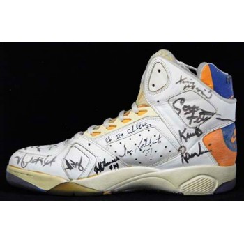 Phoenix Suns 1990-91 Team Signed Used Shoe JSA Authenticated