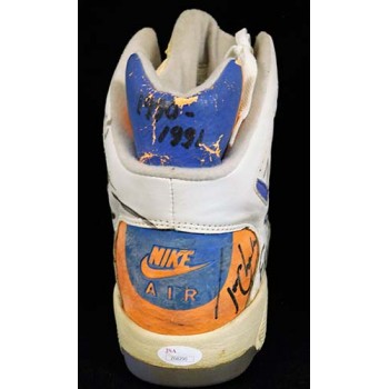 Phoenix Suns 1990-91 Team Signed Used Shoe JSA Authenticated