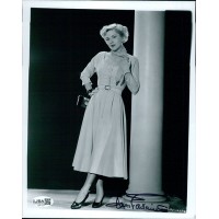 Joan Fontaine Actress Signed 8x10 Vintage Glossy Photo JSA Authenticated