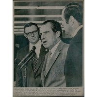 Richard Nixon Signed 7.5x9.5 Associated Press Wire Photo JSA Authenticated