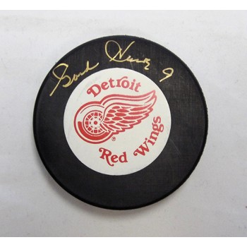 Gordie Howe Detroit Red Wings Signed Hockey Puck JSA Authenticated