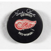 Gordie Howe Detroit Red Wings Signed NHL Hockey Puck JSA Authenticated
