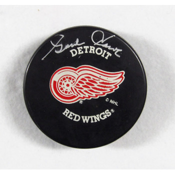 Gordie Howe Detroit Red Wings Signed NHL Hockey Puck JSA Authenticated